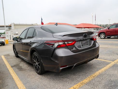 Used 2023 Toyota Camry SE FWD image 10