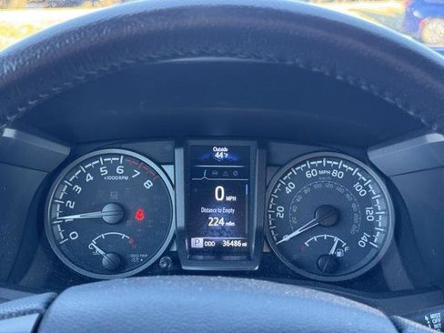 Certified 2022 Toyota Tacoma TRD Off-Road image 17