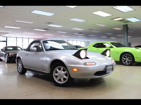 Used 1991 MAZDA MX-5 Miata RWD image 2