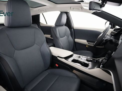 Used 2023 Lexus RZ 450e Premium image 8