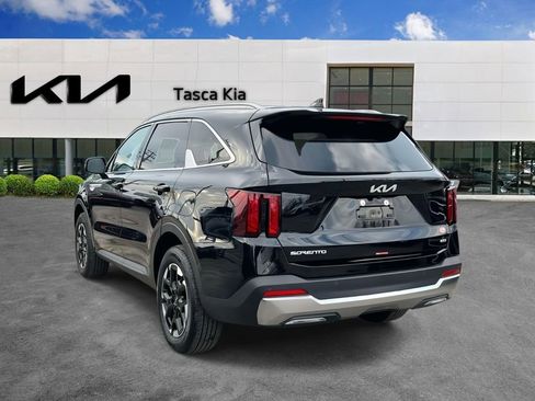 Used 2025 Kia Sorento S image 7