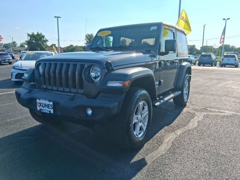 Used 2019 Jeep Wrangler Sport AWD/4WD image 6
