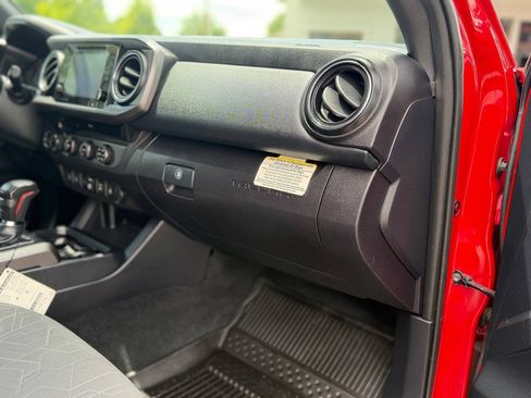 Used 2018 Toyota Tacoma TRD Off-Road w/ Technology Package AWD/4WD image 59