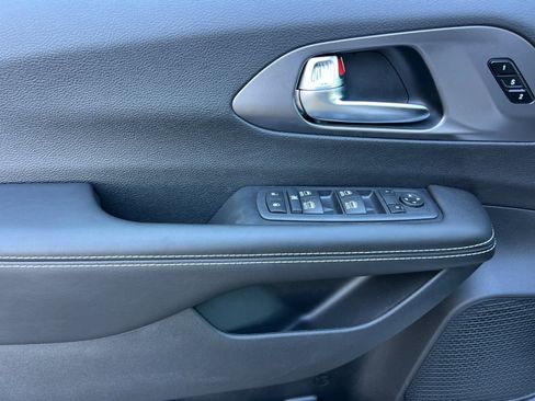 New 2026 Chrysler Pacifica Select image 11