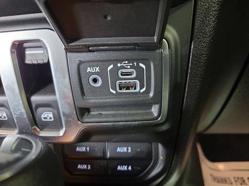 Used 2025 Jeep Wrangler Sport AWD/4WD image 17