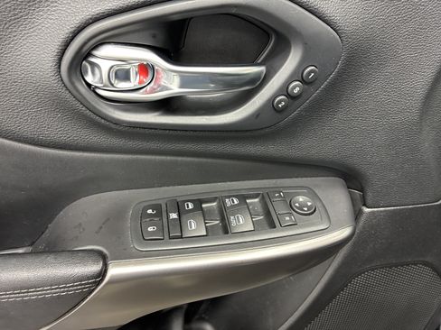 Used 2020 Jeep Cherokee Limited AWD/4WD image 18