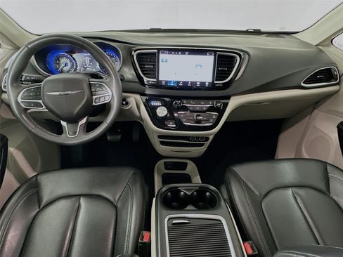 Used 2023 Chrysler Pacifica Touring-L FWD image 31
