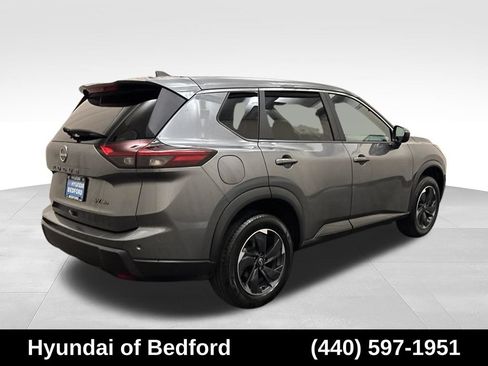 Used 2024 Nissan Rogue SV AWD/4WD image 5