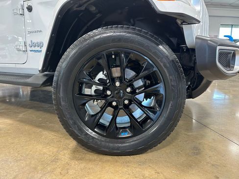 Used 2022 Jeep Wrangler Unlimited Sahara image 10