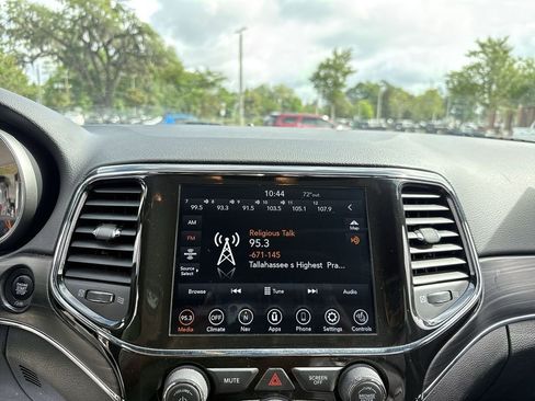 Used 2022 Jeep Grand Cherokee Limited AWD/4WD image 15