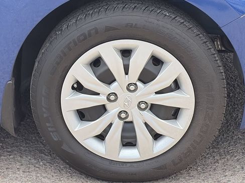 Used 2022 Hyundai Accent SE FWD image 9