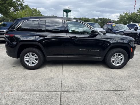Used 2025 Jeep Grand Cherokee Laredo RWD image 8