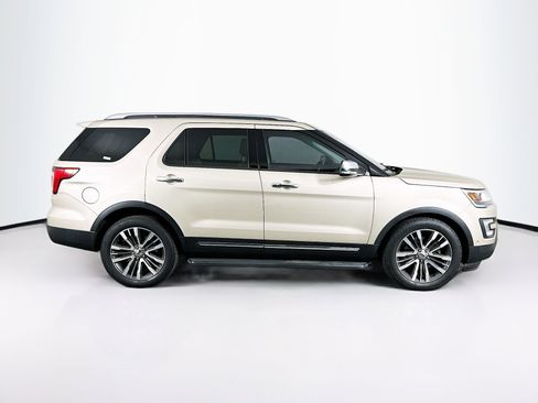 Used 2017 Ford Explorer Platinum image 10