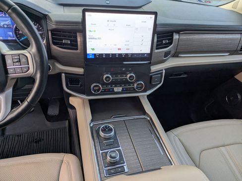 Used 2022 Ford Expedition Max Limited image 22