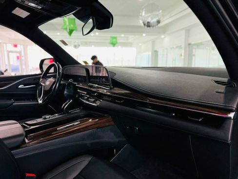 Used 2022 Cadillac Escalade Luxury w/ LPO, Illumination Package image 21