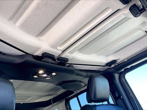 Used 2019 Jeep Wrangler Unlimited Sahara AWD/4WD image 28