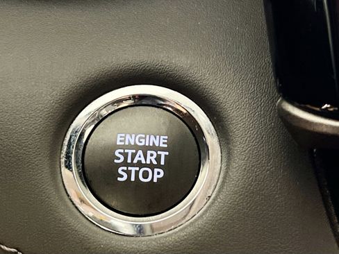 Used 2023 Toyota Highlander XLE FWD image 24