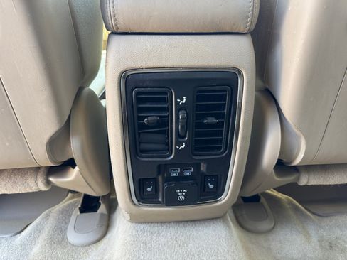 Used 2018 Jeep Grand Cherokee Overland AWD/4WD image 16
