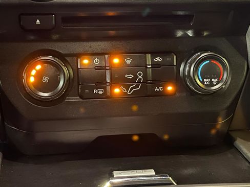 Used 2018 Ford F250 XLT w/ XLT Value Package image 32