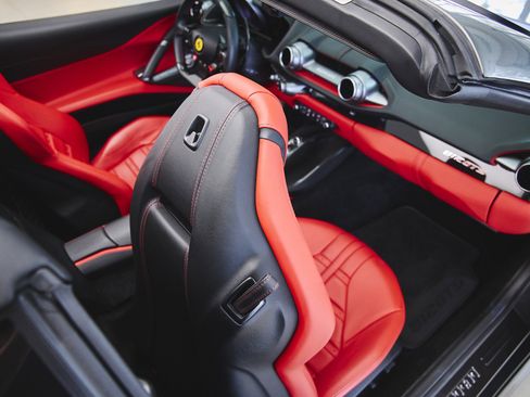 Used 2021 Ferrari 812 GTS image 31