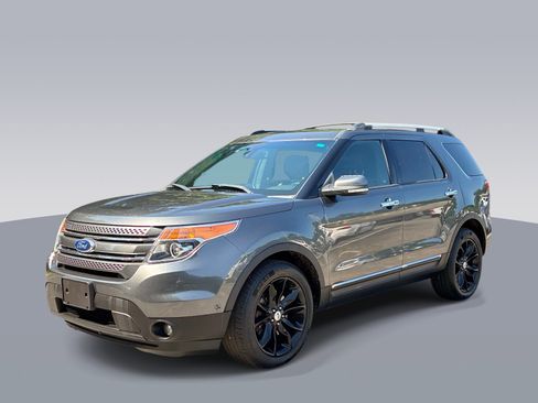 Used 2015 Ford Explorer Limited w/ Equipment Group 302A AWD/4WD image 3