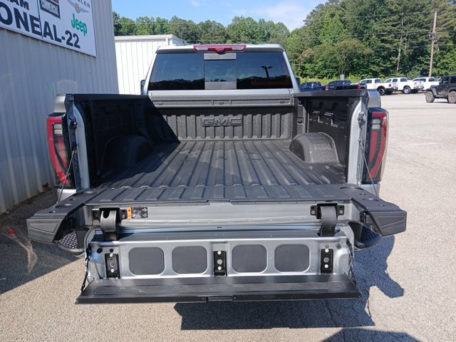 Used 2025 GMC Sierra 2500 AT4 w/ AT4 Premium Plus Package AWD/4WD image 6