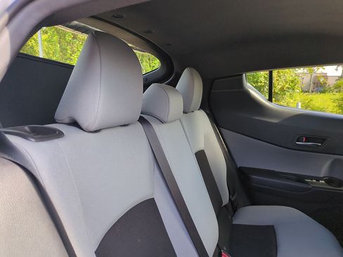 Used 2019 Toyota C-HR XLE FWD image 31