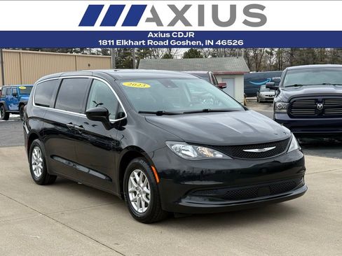 Used 2023 Chrysler Voyager LX image 1