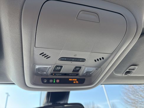 Used 2022 GMC Acadia AT4 w/ Technology Package image 28