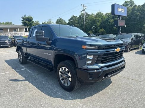 Used 2025 Chevrolet Silverado 2500 Custom AWD/4WD image 4