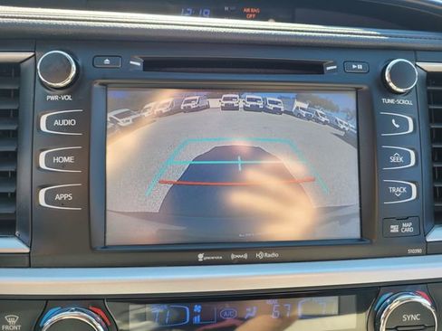 Used 2019 Toyota Highlander XLE image 25