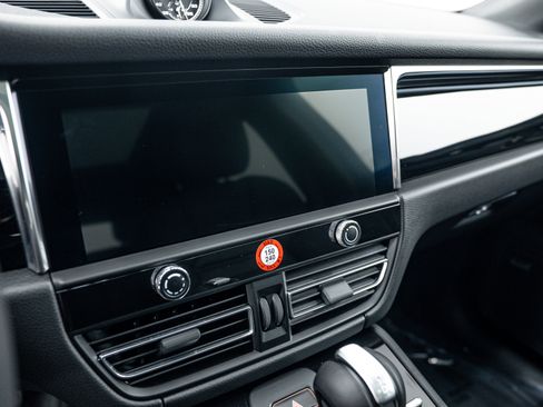 Certified 2026 Porsche Macan image 23