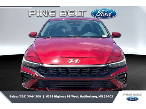 Used 2024 Hyundai Elantra SE FWD image 3