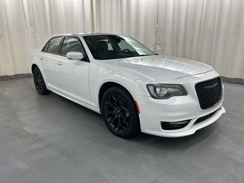 Used 2023 Chrysler 300 Touring L w/ Popular Equipment Group image 1