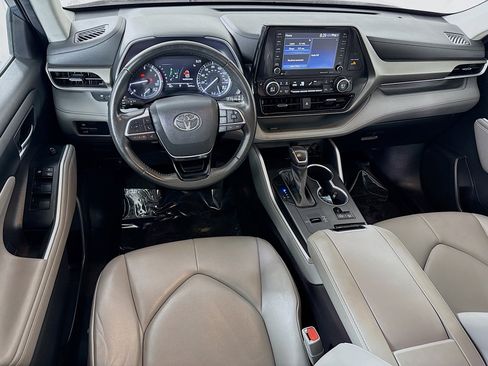 Used 2021 Toyota Highlander XLE image 17