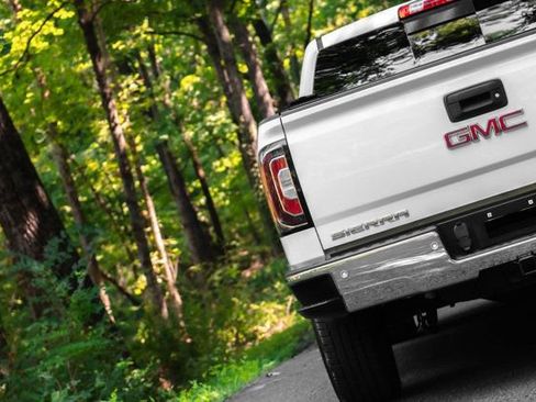 Used 2018 GMC Sierra 1500 SLT AWD/4WD image 9