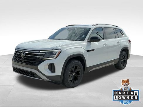 Used 2024 Volkswagen Atlas Peak Edition SE AWD/4WD image 1