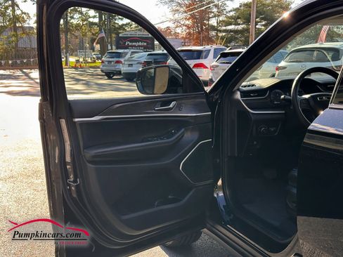 Used 2022 Jeep Grand Cherokee L Limited image 28