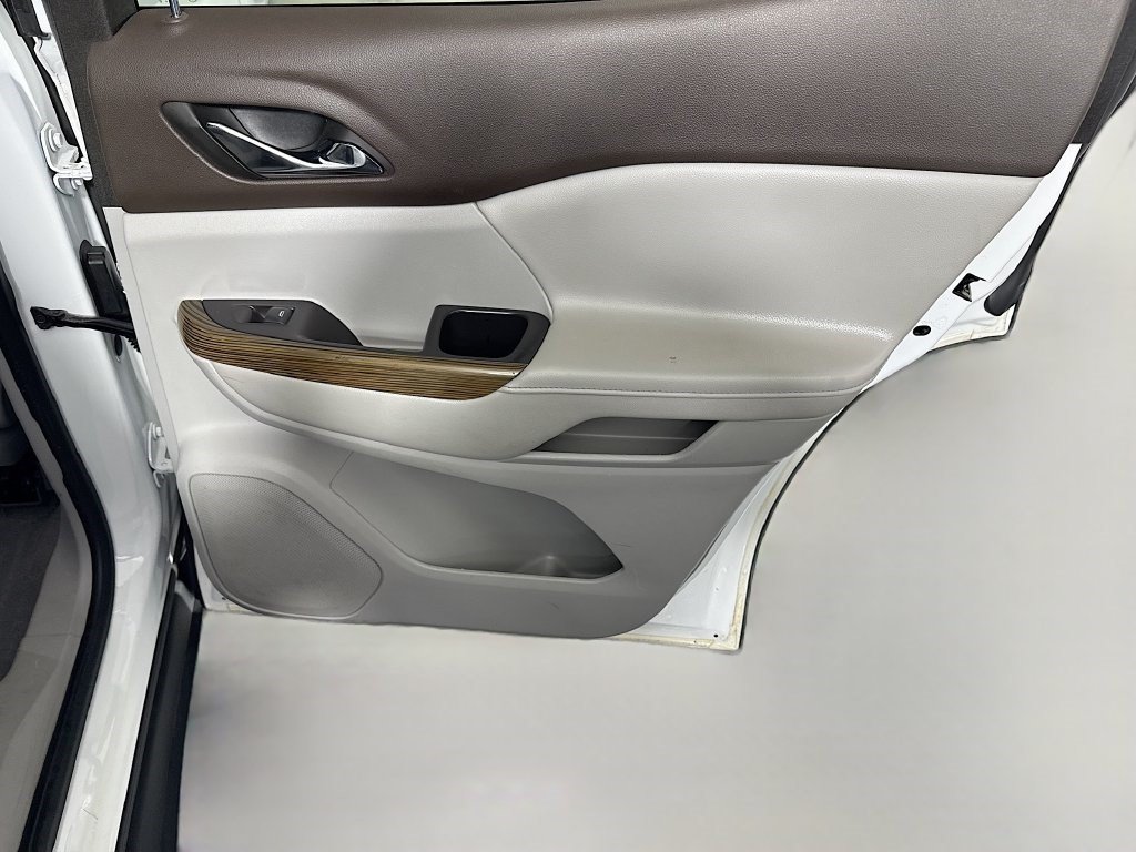 Used 2022 GMC Acadia SLE FWD image 27