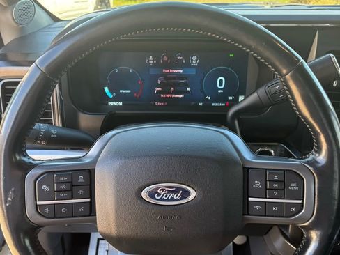 Used 2023 Ford F350 Lariat w/ Lariat Ultimate Package AWD/4WD image 8