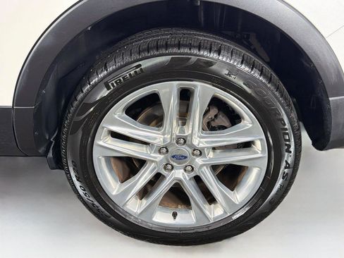 Used 2017 Ford Explorer XLT w/ Equipment Group 202A AWD/4WD image 36