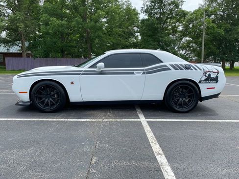 Used 2019 Dodge Challenger R/T Scat Pack RWD image 4