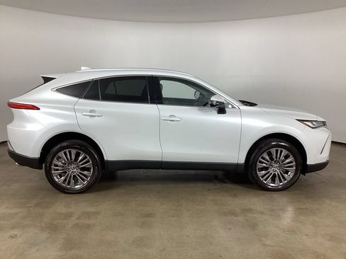 Used 2024 Toyota Venza Limited AWD/4WD image 5