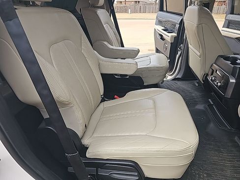 Used 2018 Ford Expedition Platinum image 29