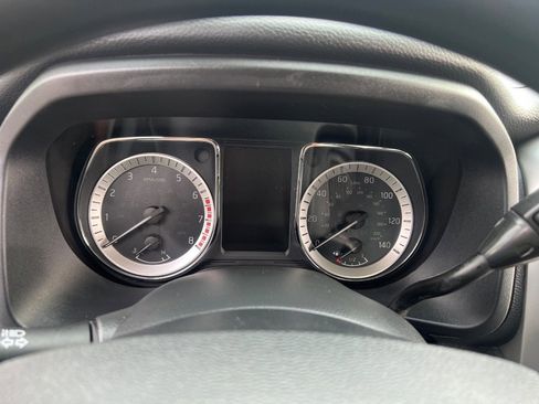 Used 2017 Nissan Titan SV image 19