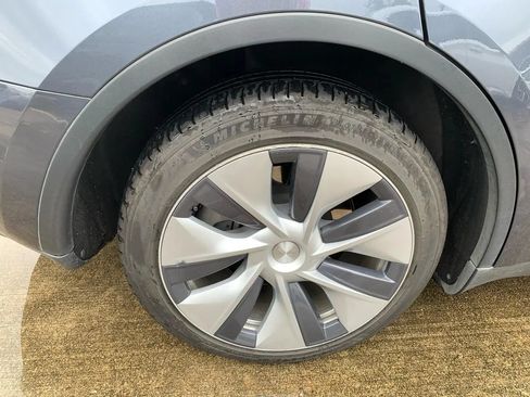 Used 2023 Tesla Model Y Long Range AWD/4WD image 22