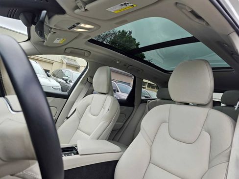 Certified 2023 Volvo XC60 T8 Plus AWD/4WD image 23