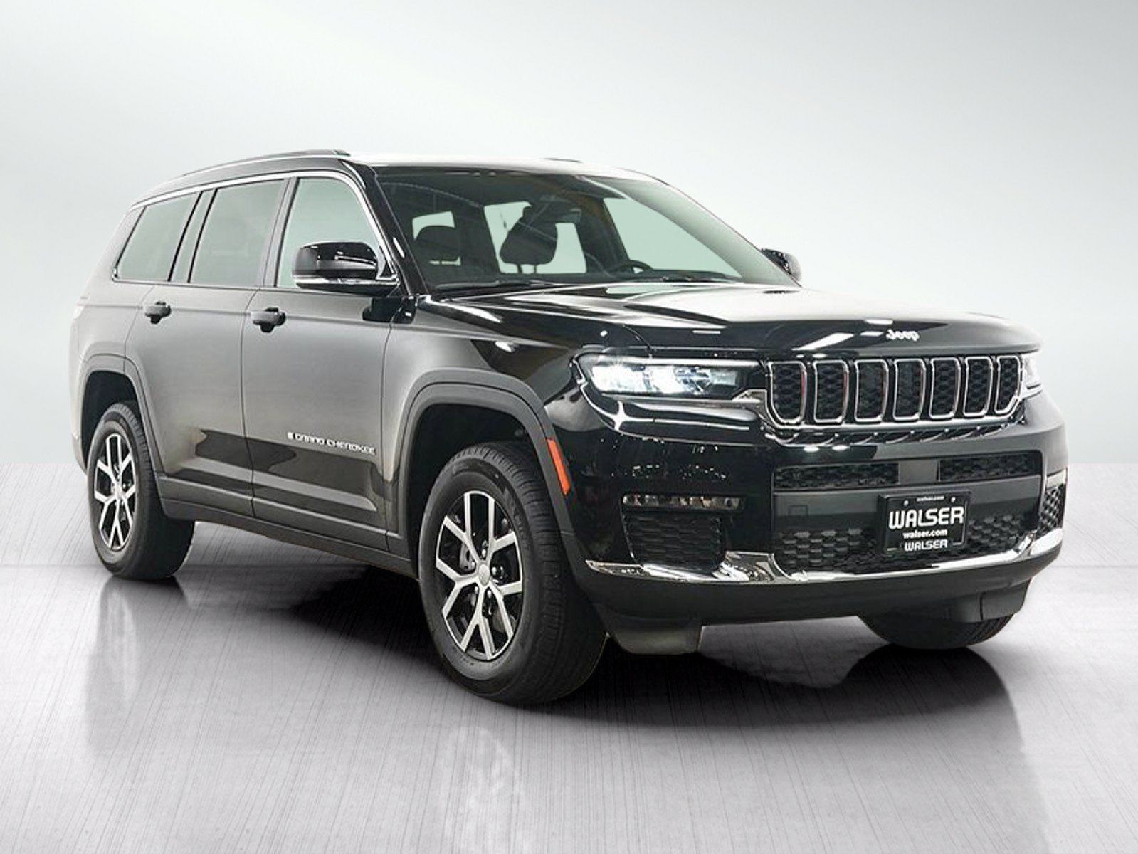 Used 2025 Jeep Grand Cherokee L Limited AWD/4WD image 7