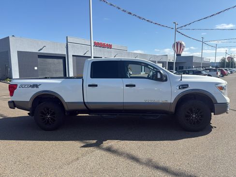 Used 2018 Nissan Titan PRO-4X w/ Pro-4x Convenience Package AWD/4WD image 4