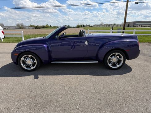 Used 2004 Chevrolet SSR w/ Preferred Equipment Group image 16